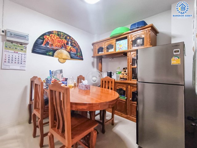 บ้านเดี่ยวมือสองย่านนนทบุรี ม.คุณาภัทร5 บ้านกล้วย-ไทรน้อย หลังมุม! เนื้อที่กว้างขวางเกือบ 60 ตร.ว. ฟังก์ชัน 4 ห้องนอน 3 ห้องน้ำ 2 ที่จอดรถ บนทำเลแห่งการเดินทาง ใกล้เซ็นทรัลเวสต์เกต และรถไฟฟ้าสายสีม่วง "สถานีคลองบางไผ่" จองเลย!